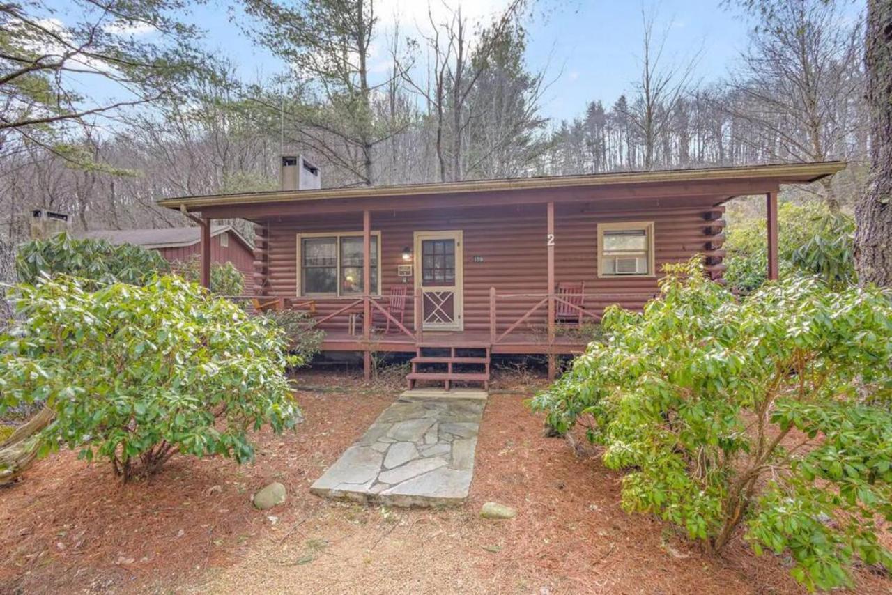 Classic Log Cabin With Fireplace On Quiet River Blowing Rock Bagian luar foto