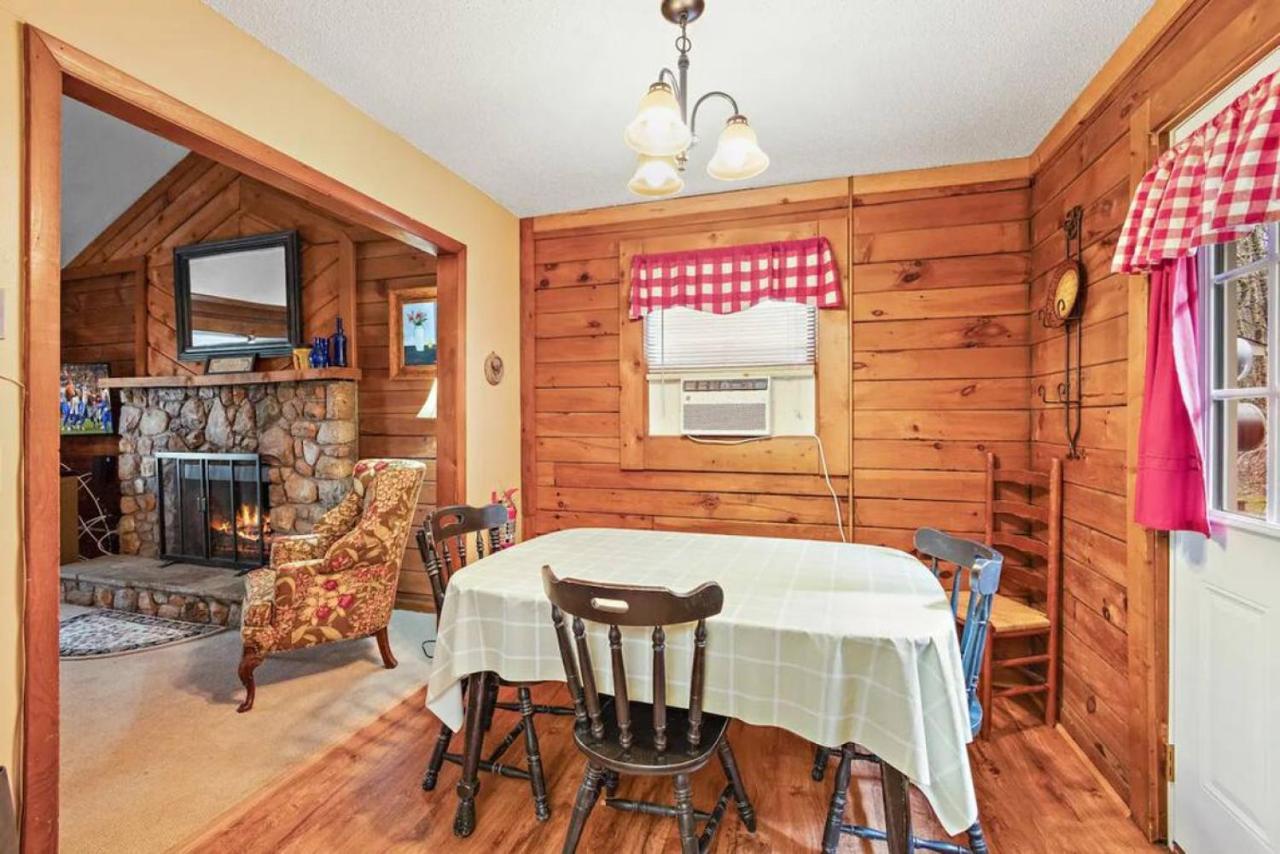 Classic Log Cabin With Fireplace On Quiet River Blowing Rock Bagian luar foto